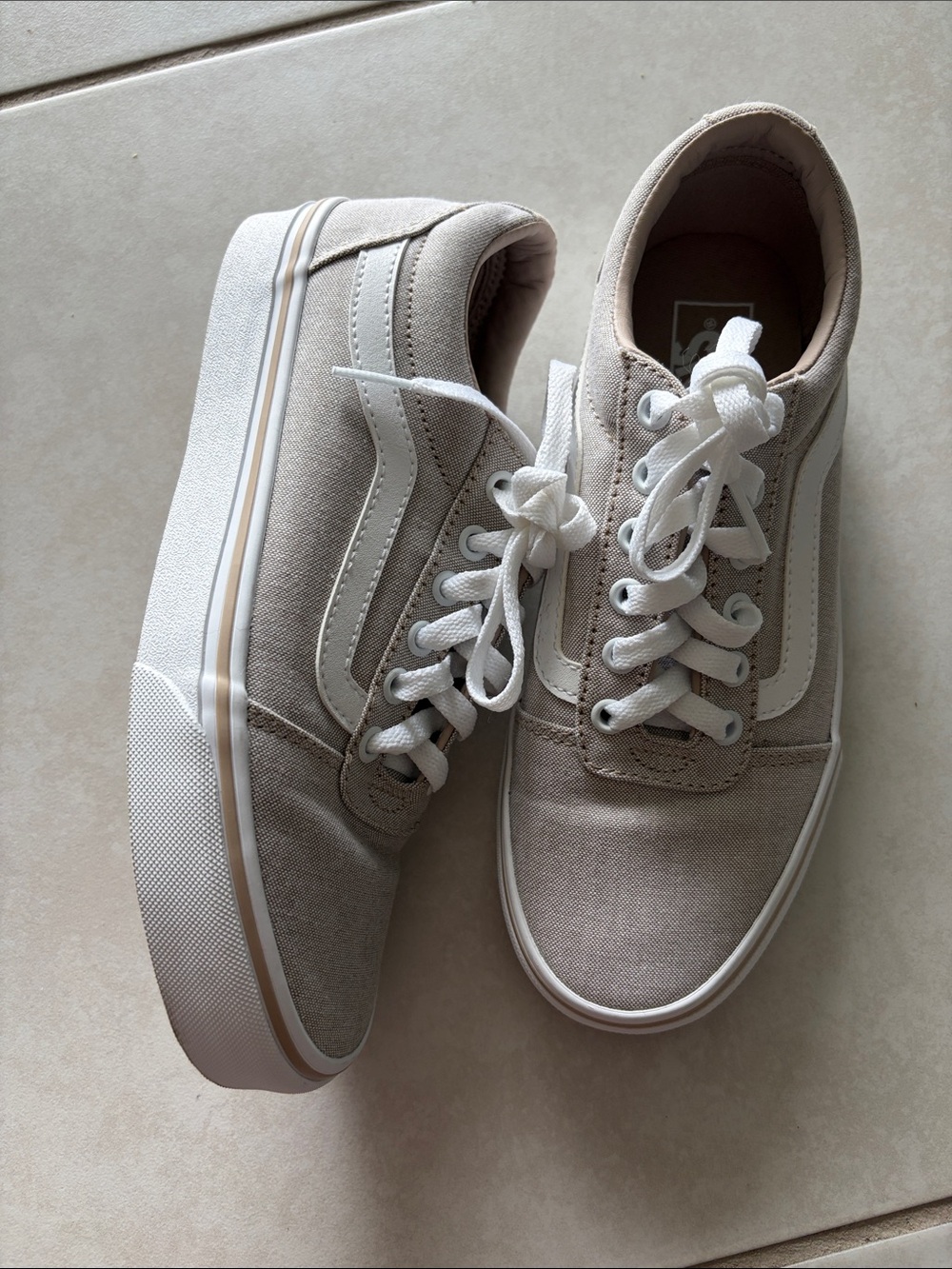 Vans Beige and White Old Skool Low-Top Sneakers women size 7.5 like new